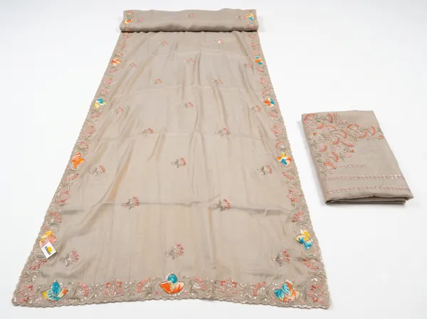 Beige_Crystal_Chiffon_Embroidered_Saree_With_Blouse_Piece_For_Women