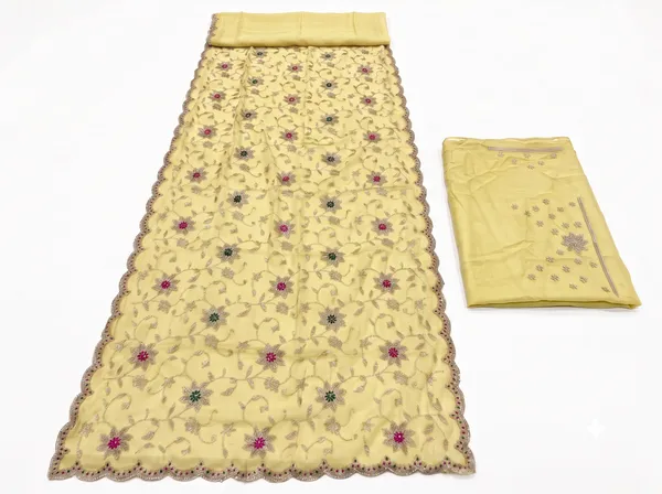 Yellow_Crunchy_Chiffon_Embroidered_Saree_With_Blouse_Piece_For_Women