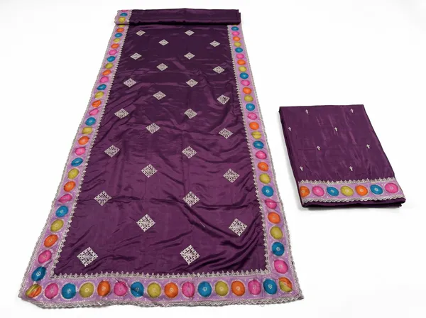 Purple_Silk_Diamond_Motif_Embellished_Saree_With_Blouse_Piece_For_Women