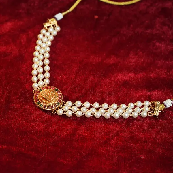 Goddess_Lakshmi_With_Pearl_Choker_Default_Title