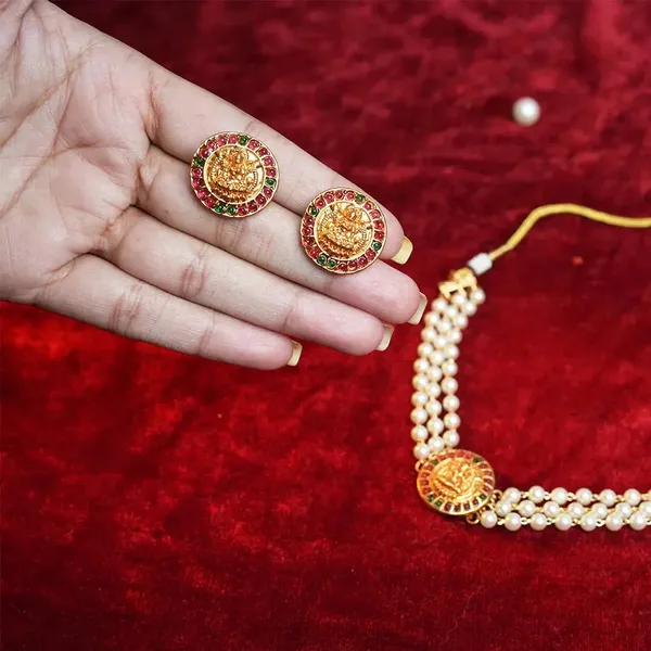 Goddess_Lakshmi_With_Pearl_Choker_Default_Title