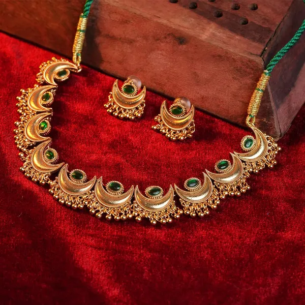Antique_Ardhchand_Necklace_With_Emerald_Green_Stone_Default_Title