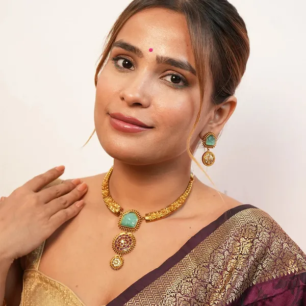 Gold_Antique_Hasli_Necklace_For_Women