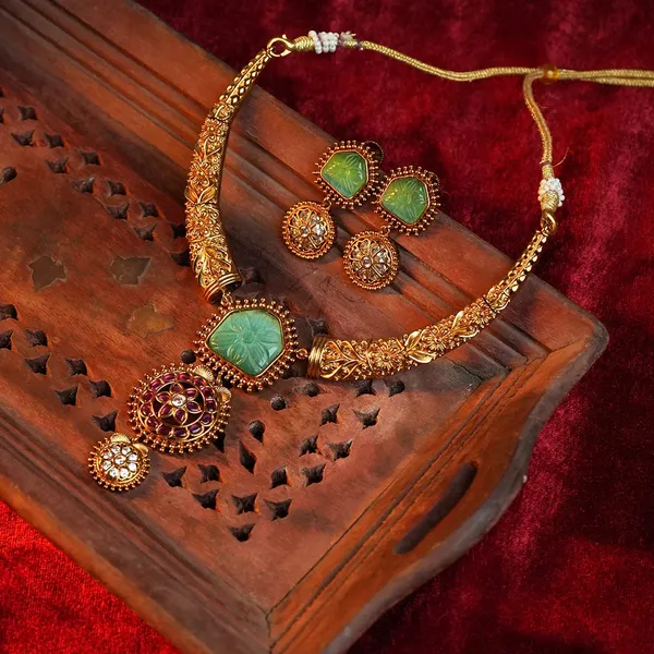 Gold_Antique_Hasli_Necklace_For_Women