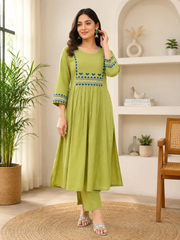 Women_S_Rayon_Embroidered_A_Line_Kurti_With_Pant_Set