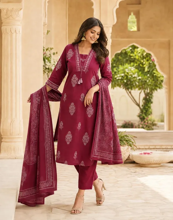 Women_S_Cotton_Kurti_With_Pant_And_Dupatta_Set