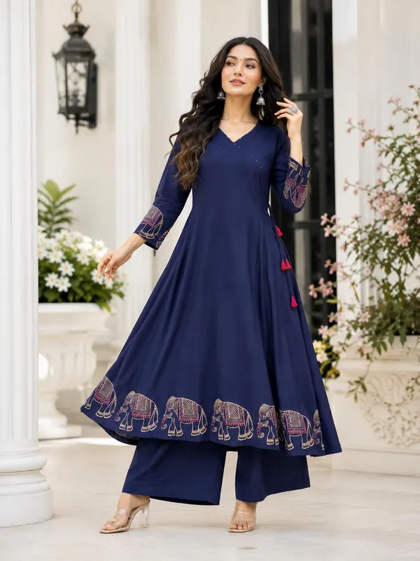 Women_S_Rayon_Embroidered_Kurti_With_Pant_Set