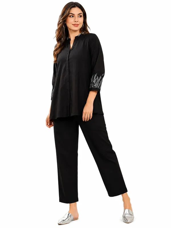 Women_S_Rayon_Embroidery_Kurti_Pant_Set