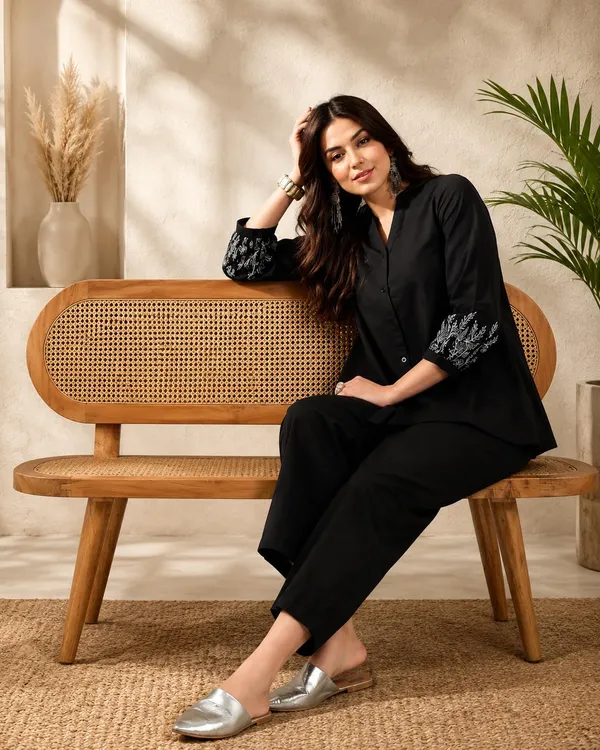 Women_S_Rayon_Embroidery_Kurti_Pant_Set