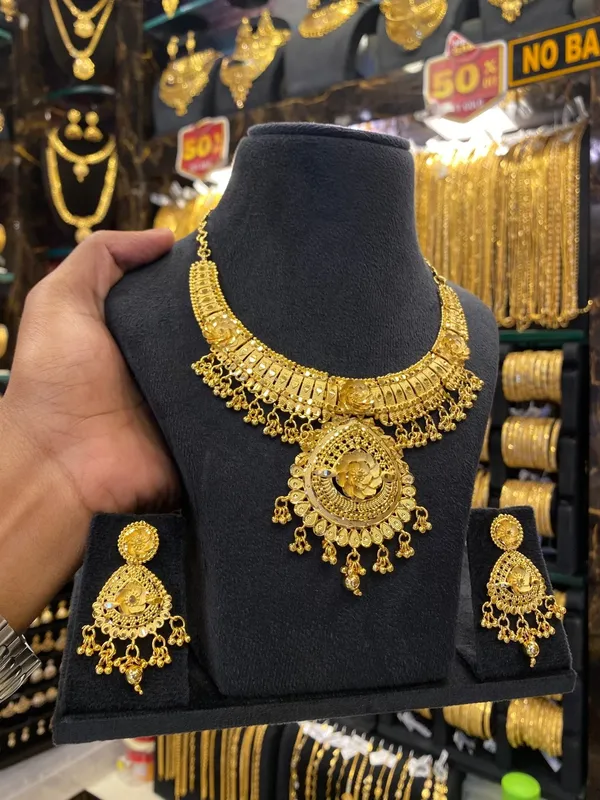Calcutta_Style_Neck_Set_Gold_Plated