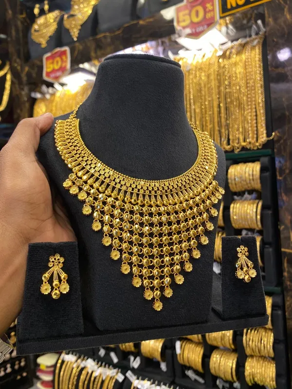 Calcutta_Style_Neck_Set_Heavy_Gold_Plated