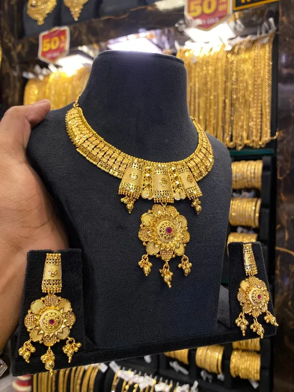 Calcutta_Style_Neck_Set_Gold_Plated