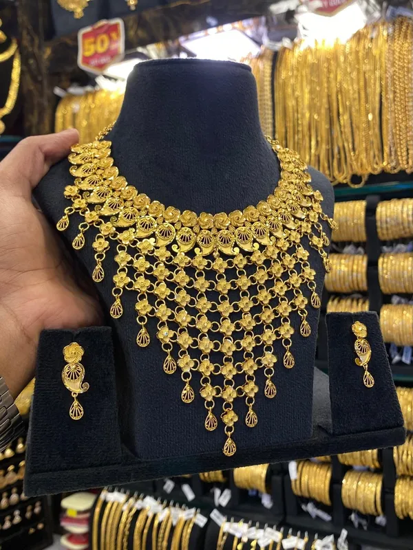 Calcutta_Style_Neck_Set_Heavy_Full_Gold_Gold_Plated