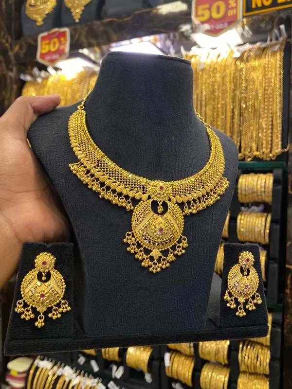 Calcutta_Style_Neck_Set_Gold_Plated