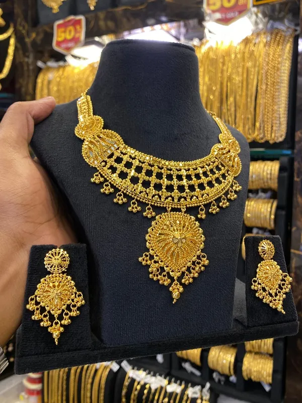 Calcutta_Style_Neck_Set_Gold_Plated