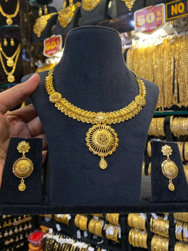 Calcutta_Style_Neck_Set_Gold_Plated