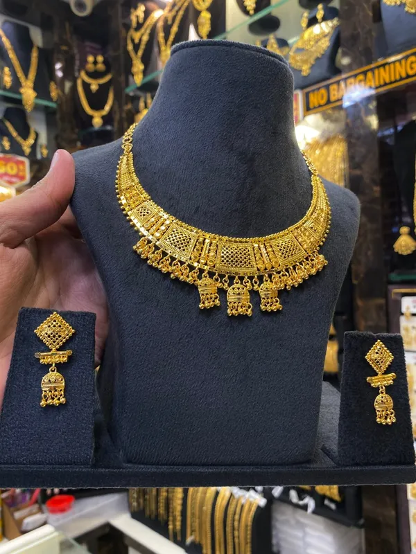 Calcutta_Style_Neck_Set_Gold_Plated