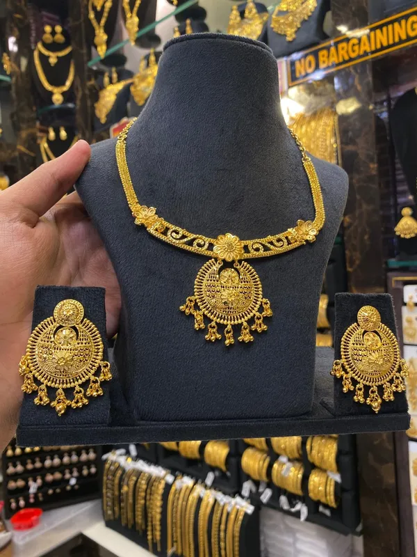 Calcutta_Style_Neck_Set_Gold_Plated