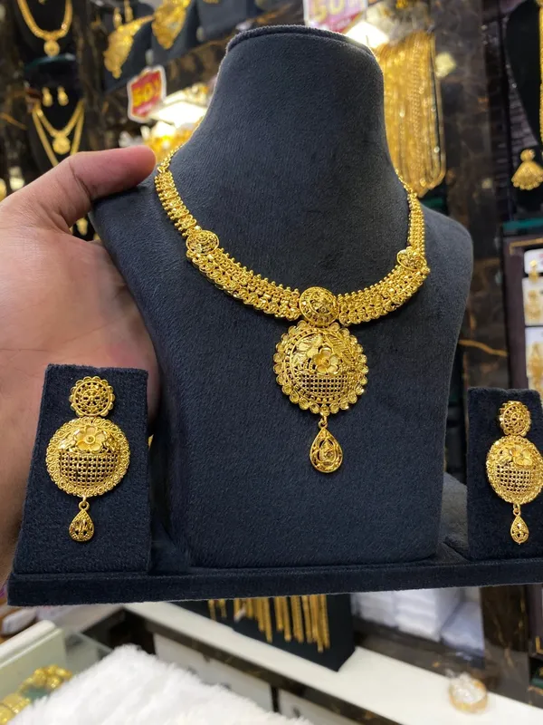 Calcutta_Style_Neck_Set_Gold_Plated