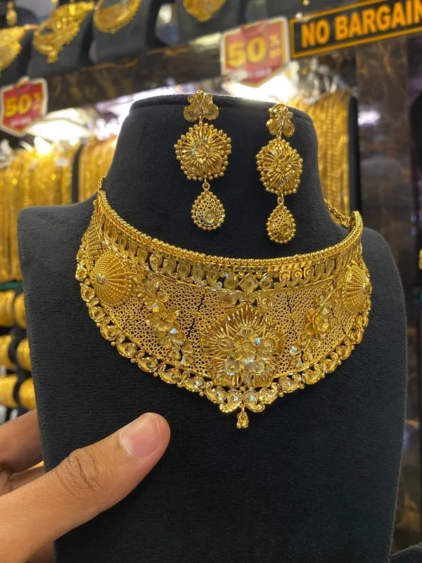 Calcutta_Style_Chocker_Set_Bridal_Style