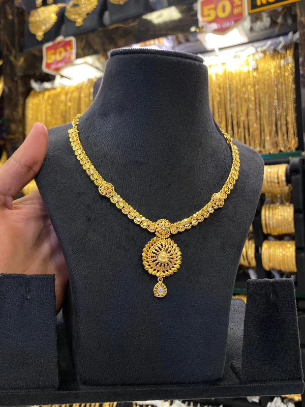 Gold_Plated_Sleek_Neck_Set_Tri_Mix_Gold_Look
