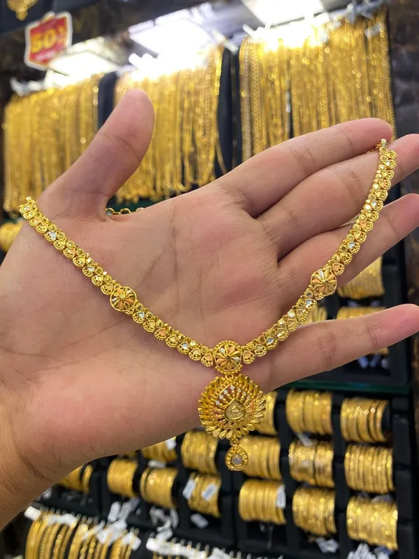 Gold_Plated_Sleek_Neck_Set_Tri_Mix_Gold_Look