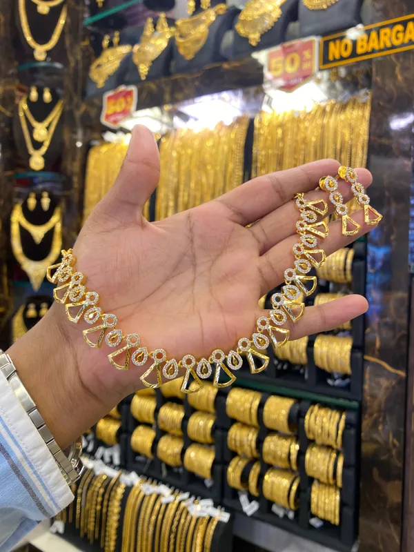 Cz_Neck_Set_White_Stone_Gold_Plated