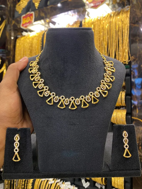 Cz_Neck_Set_White_Stone_Gold_Plated