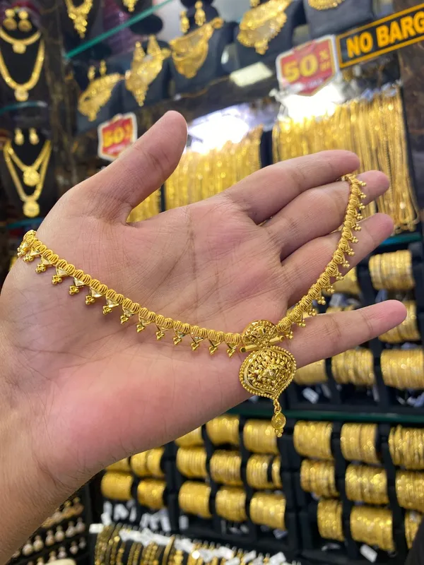 Gold_Plated_Sleek_Neck_Set_Full_Gold