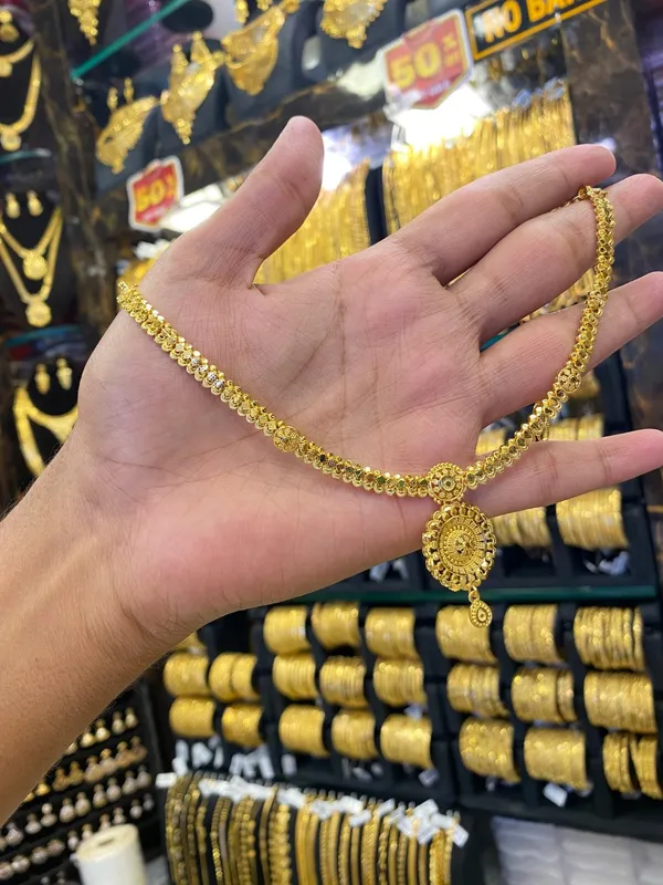 Gold_Plated_Sleek_Neck_Set_Full_Gold