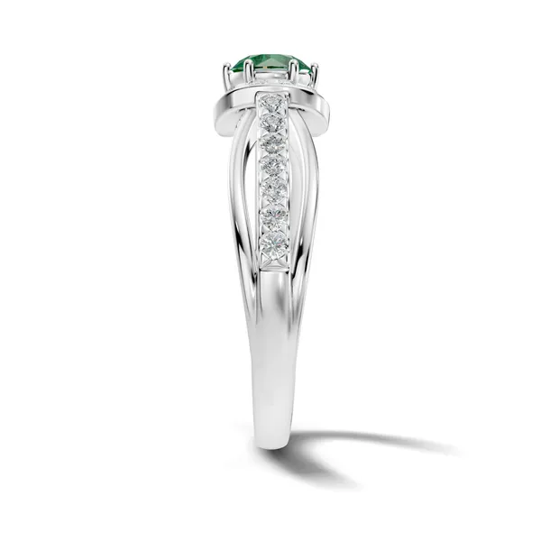Emerald_Stone_Halo_Ring_For_Women