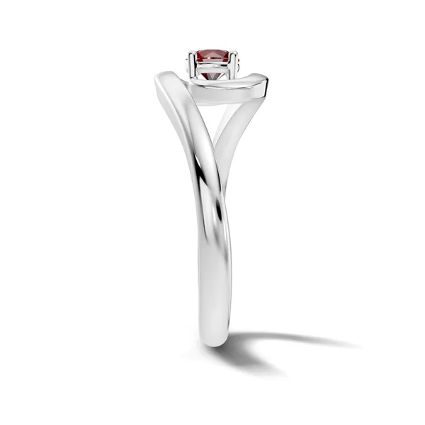 Ring_With_Red_Gemstone