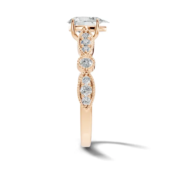 Oval_Stone_Engagement_Ring_For_Women