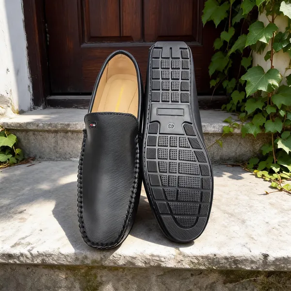Black_Leather_Slip-On_Casual_Loafers_For_Men