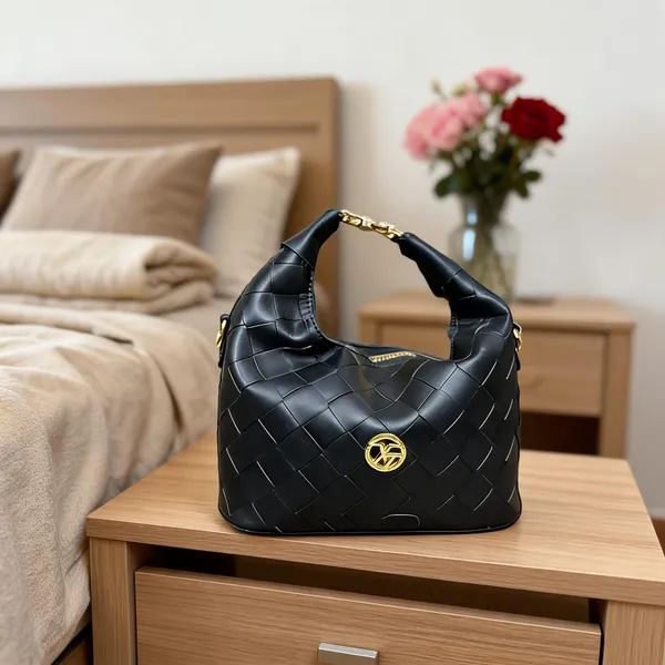 Black_Textured_Shoulder_Bag_for_Women