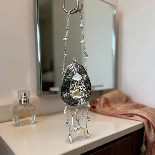 Silver_Tone_Statement_Pendant_Necklace_for_Women