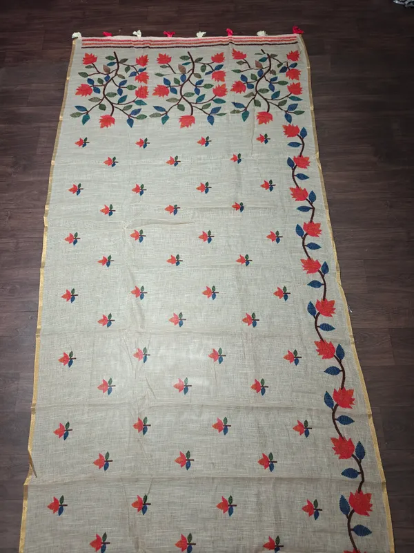 Cream_Printed_Saree_With_Blouse_Piece