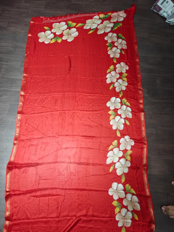 Red_Printed_Saree_With_Blouse_Piece