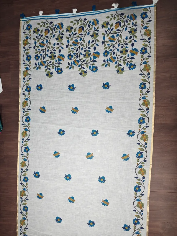 White_Printed_Saree_With_Blouse_Piece