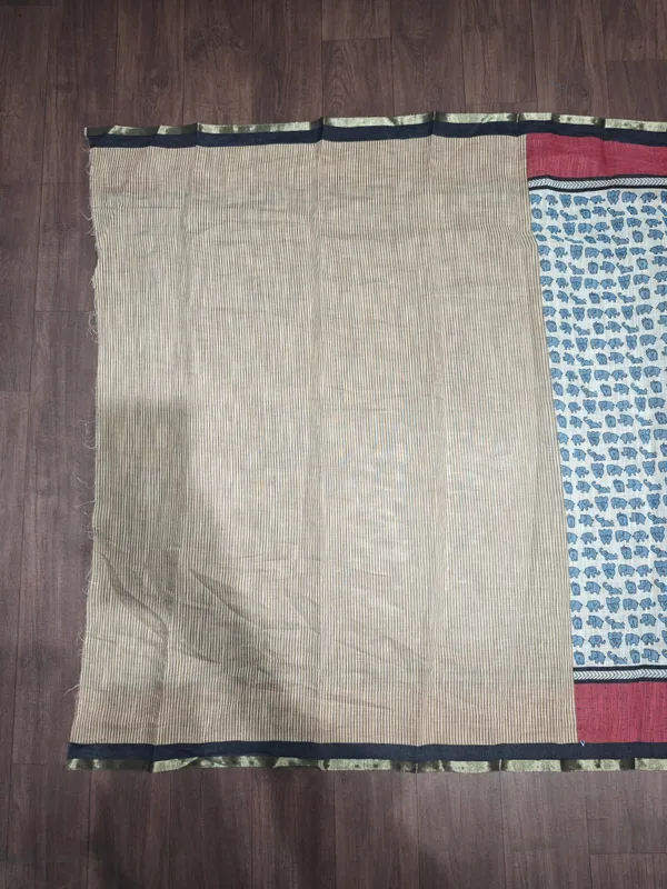 Grey_Striped_Saree_With_Blouse_Piece
