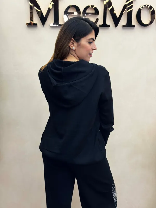 Black_Hooded_Tracksuit_Set_for_Women