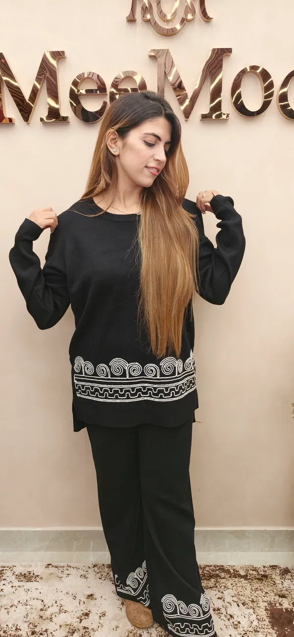 Black_Embroidered_Kurta_Palazzo_Set_for_Women