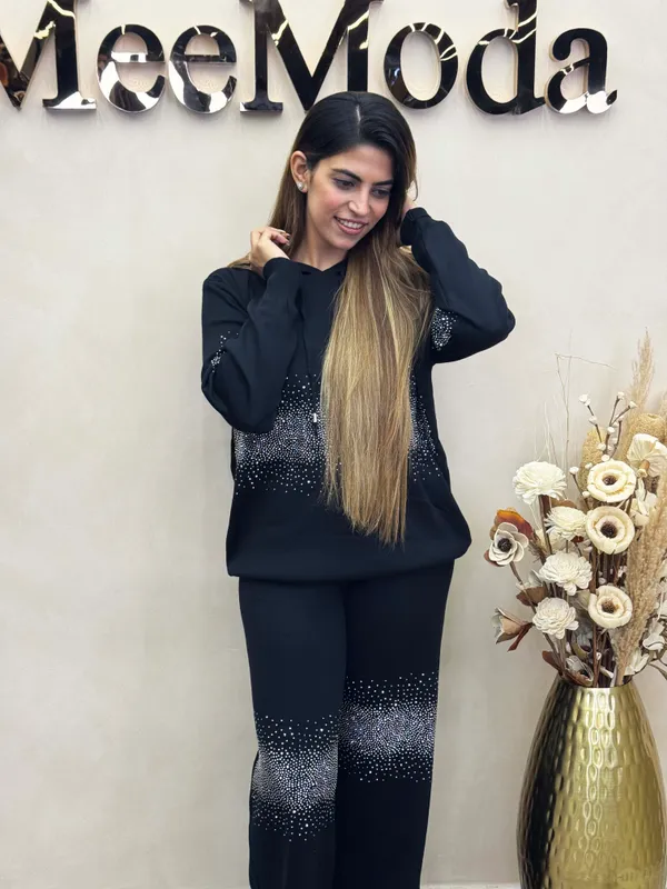 Black_Hooded_Tracksuit_Set_for_Women
