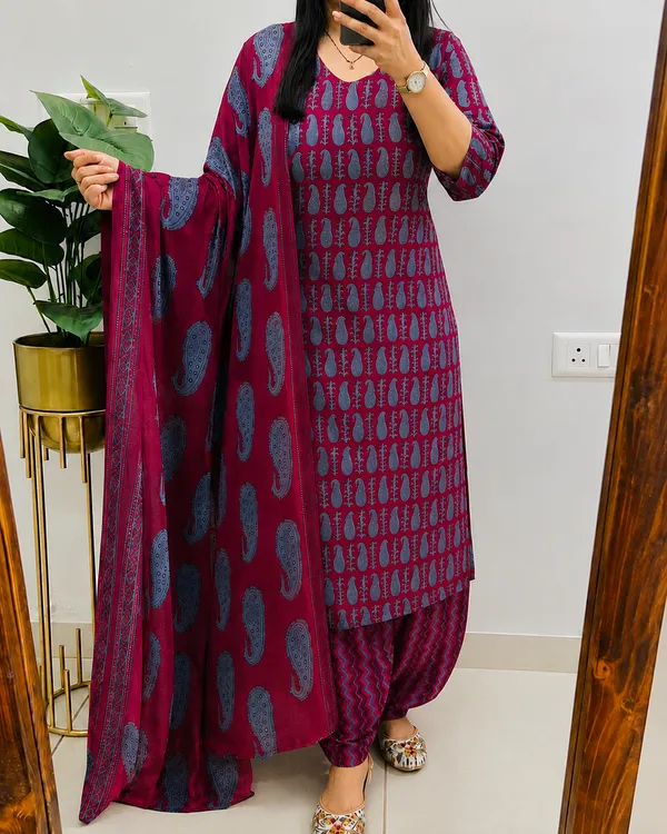 Maroon_Printed_Straight_Kurta_Set_For_Women