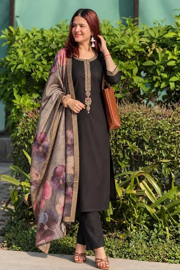 Black_Straight_Kurta_Set_For_Women