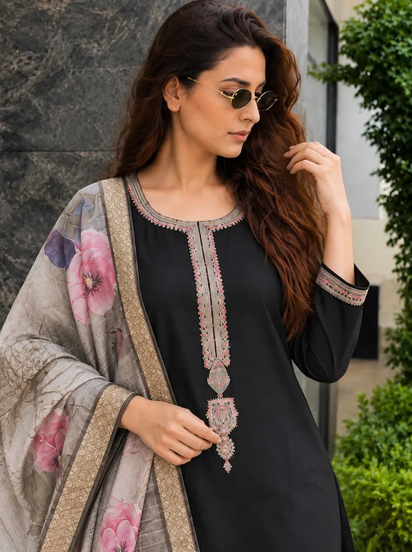 Black_Straight_Kurta_Set_For_Women