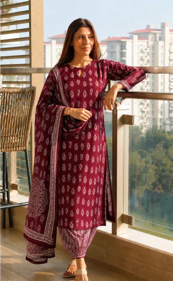 Maroon_Printed_Straight_Kurta_With_Dupatta_For_Women
