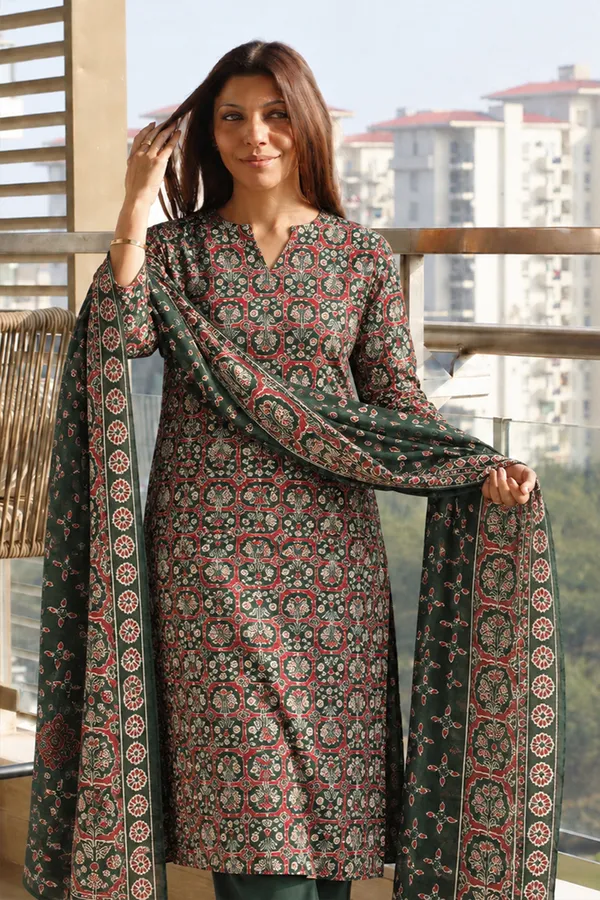 Green_Printed_Straight_Kurta_Set_For_Women