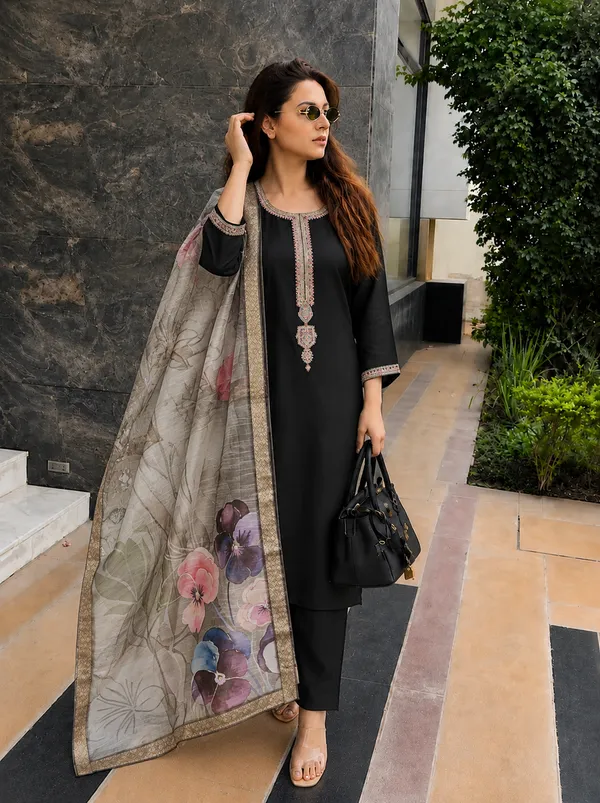 Black_Straight_Kurta_Set_For_Women