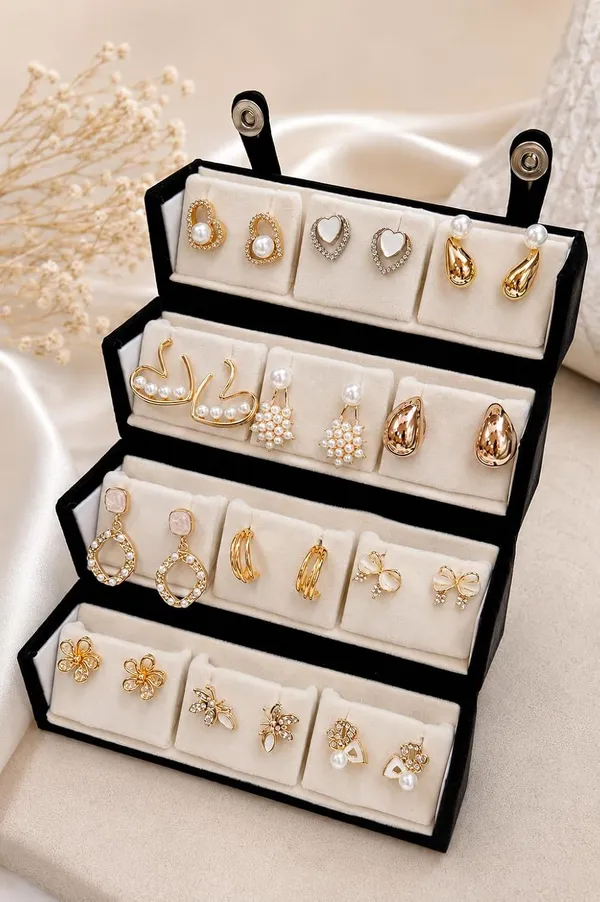 Velvet_Earring_Organizer_Box_With_Foldable_Trays